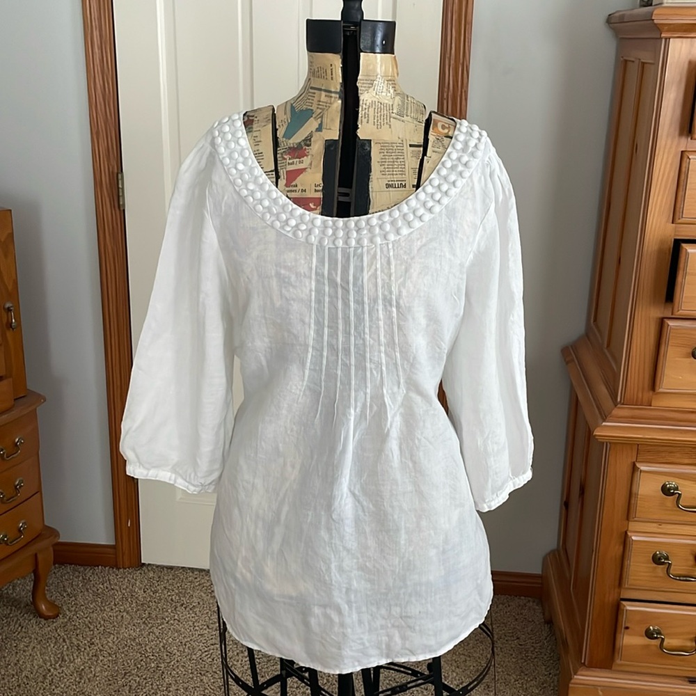 1X Linen Blouse with button detail around a scoop collar